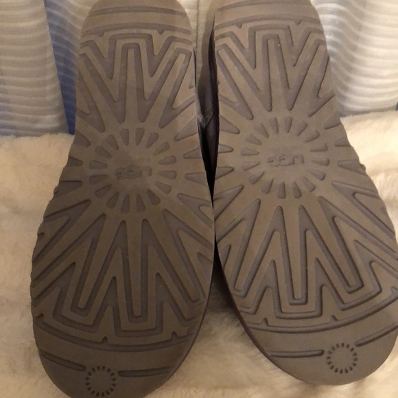 UGG Lavender Bailey Bow Boots with Swarovski Crystals Size USA 7 - Picture 11 of 15